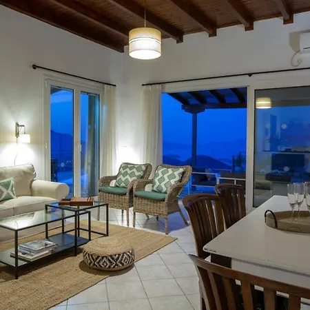 Peaceful With Stunning Sea Views ヴィラ