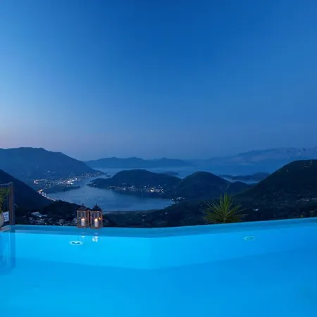 Peaceful With Stunning Sea Views ヴィラ *