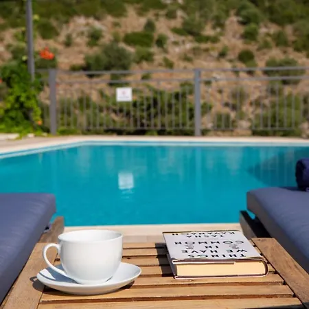 Peaceful With Stunning Sea Views ヴィラ