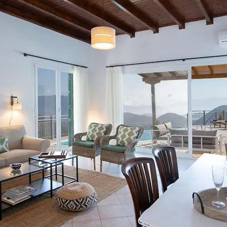 ヴィラ Peaceful With Stunning Sea Views Fternón